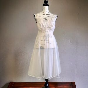 Vintage Vanity Fair Pale Pink Lace Chiffon Baby Doll Nightie